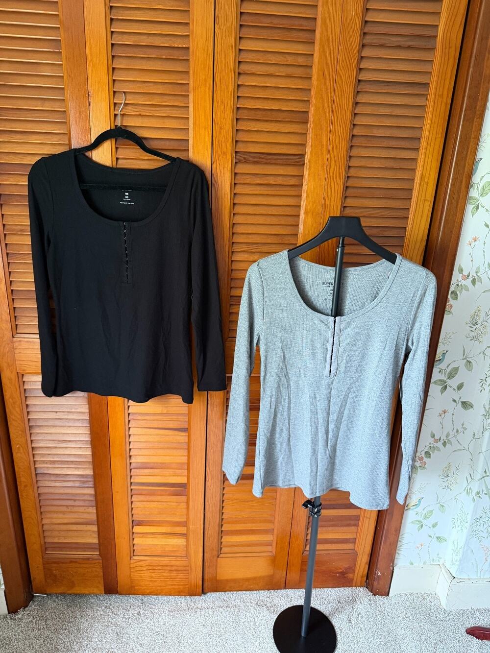 NWT TORRID Black Gray Long Sleeved Scoop Neck T-Shirt Plus sz 00 M/L Sz 10